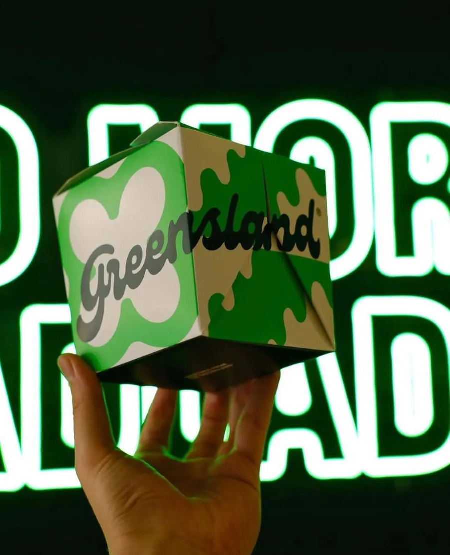 Packaging printed by Masgràfica, held in one hand